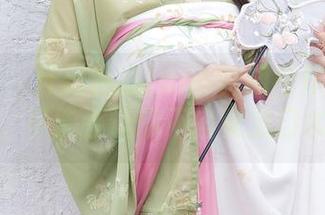 秀人网 – 开启涵涵Luna的旗袍作品：小心，可能会让你不自觉流口水哦