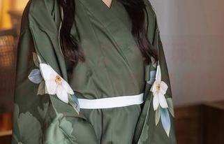 秀人网 – 看“燕甘甘”如何玩水：泳池里的每个瞬间，都是一幅作品。