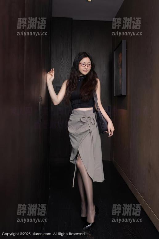 秀人网 - 美七Mia的校服私拍合集，快来看看她对校服的“重塑”！