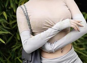 秀人网 – 首次免费分享！金多娜的豹纹原图—撩人又不露骨