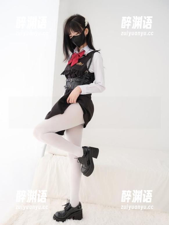 紧急企划 - 厚白丝与小恩的搭配，原图的每个细节都值得你下载玩味。