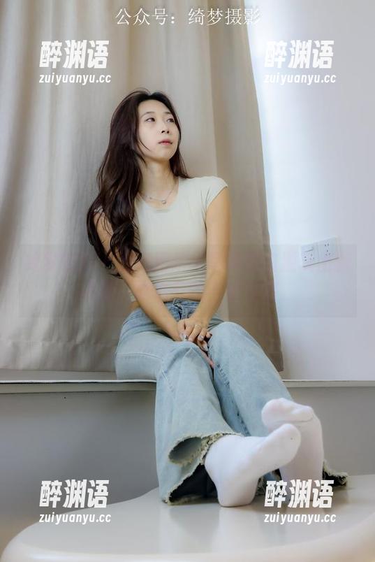 绮梦摄影 - 月月用护士写真把资源玩出新高度，能治愈的不止是病。