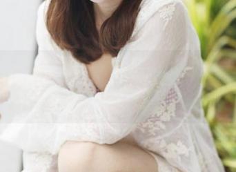 美媛馆 – 唐琪儿il的纯白：一层层美图，柔软得像是云朵里的意外。