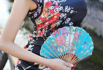 美媛馆 – 绮里嘉Carina牛仔裤的魔力，图片精选让人流口水！