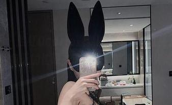 微密圈 – 脸红Dearie最新的图集中浴缸亮了，相比我每天的忙碌，这成了一种羡慕的姿态。