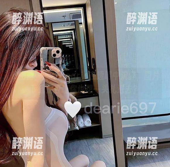 微密圈 - 脸红Dearie在透明中沉醉，图片下载是否让你也想一头扎进去？
