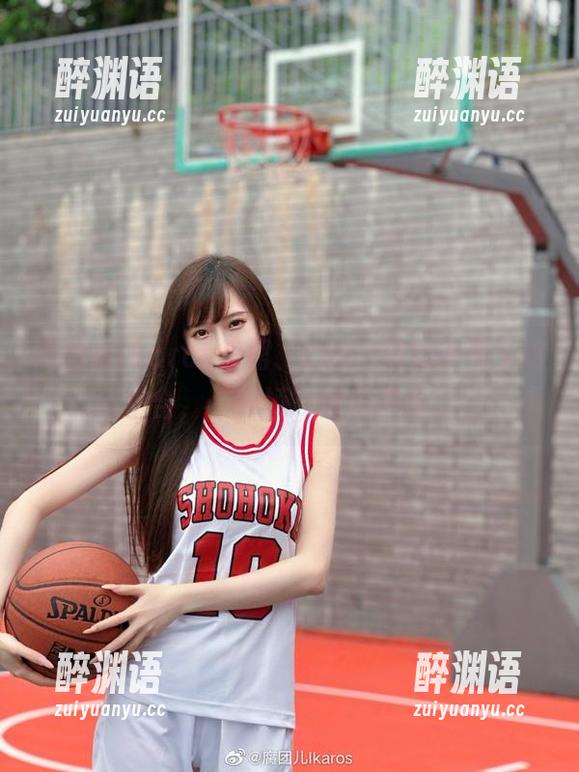 腐团儿Ikaros短裙、cos，可别小看了这组合，“傲娇”随风而来。