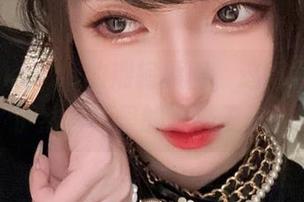 腐团儿Ikaros的荆轲原图，选得很精致，俨然宫廷里的冷酷王子。