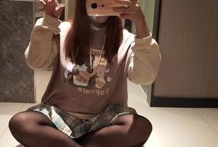自闭颜球球带你看肉丝，免费图集小长假！