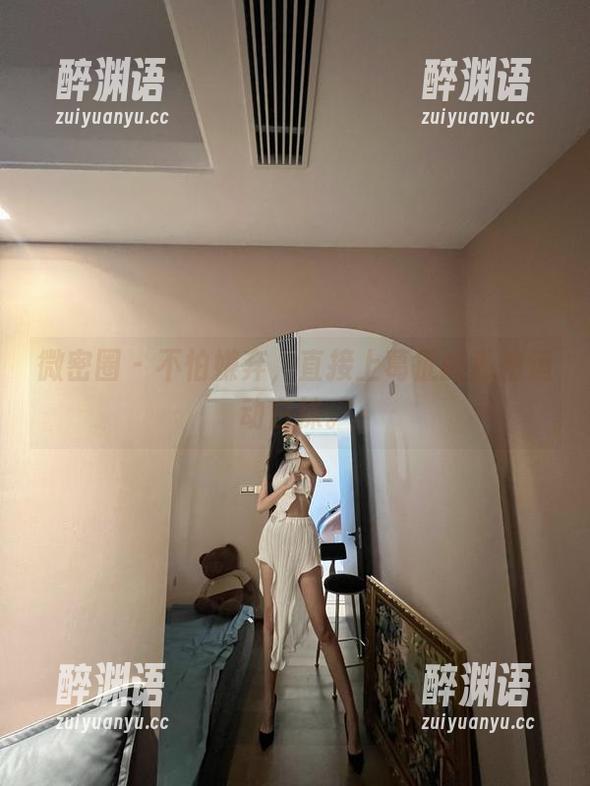 微密圈 - 不怕嫌弃，直接上葛征的私拍运动白袜。