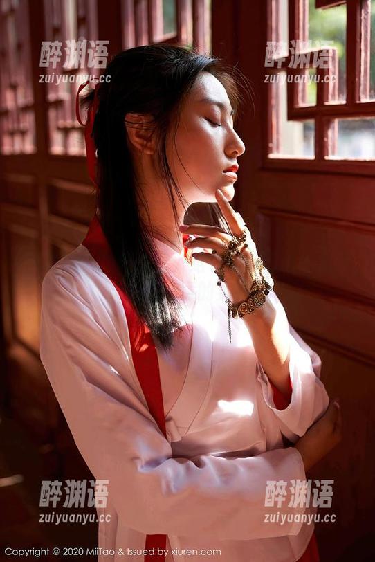蜜桃社 - 校园作品：结衣的身影与午后霞光，随意的氛围