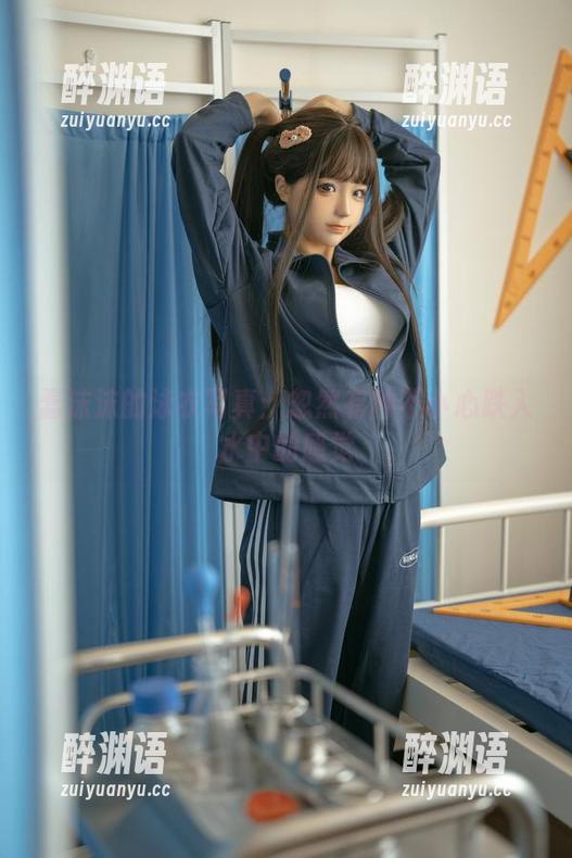 蠢沫沫的泳衣写真：忽然有种不小心跌入水中的感觉
