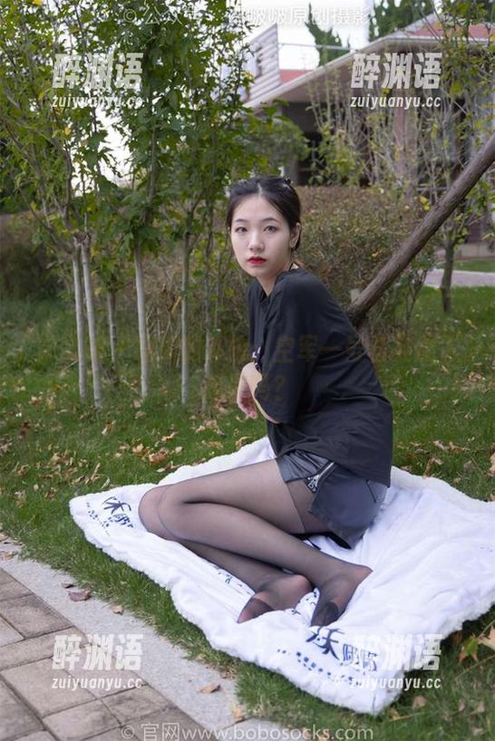 袜啵啵 - 瑶瑶的私拍：空军一号板鞋能飞起来吗？