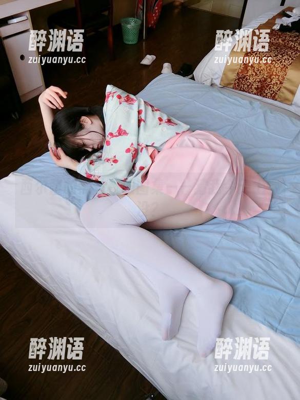 西尔酱的黑丝校服图集——猜我今天上课没？