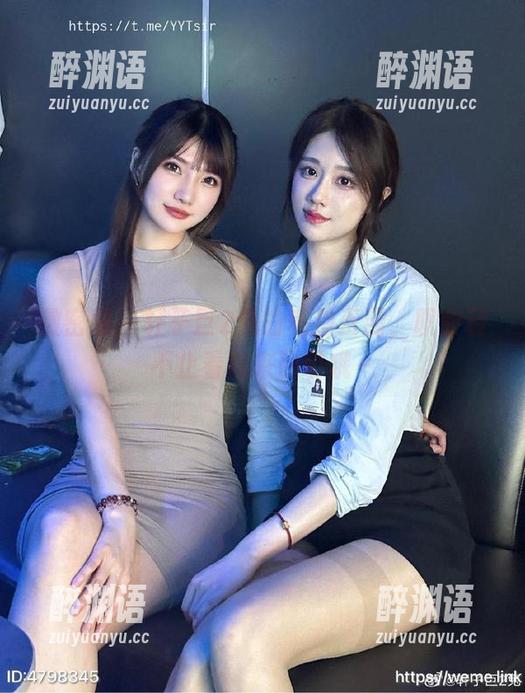 微密圈 - 轩子巨2兔的私拍资源，职业装不止看起来聪明哦～