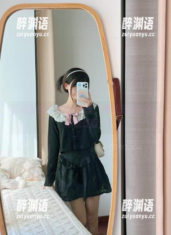 图册里的迷之呆梨白丝，貌似无意却让人浮想联翩。