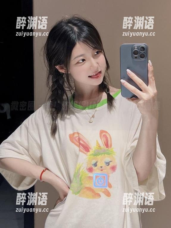 陈妮妮UNI 微密圈 - 看!陈妮妮UNI的长腿高清图集,线条流畅得让人想要试着咬一口?