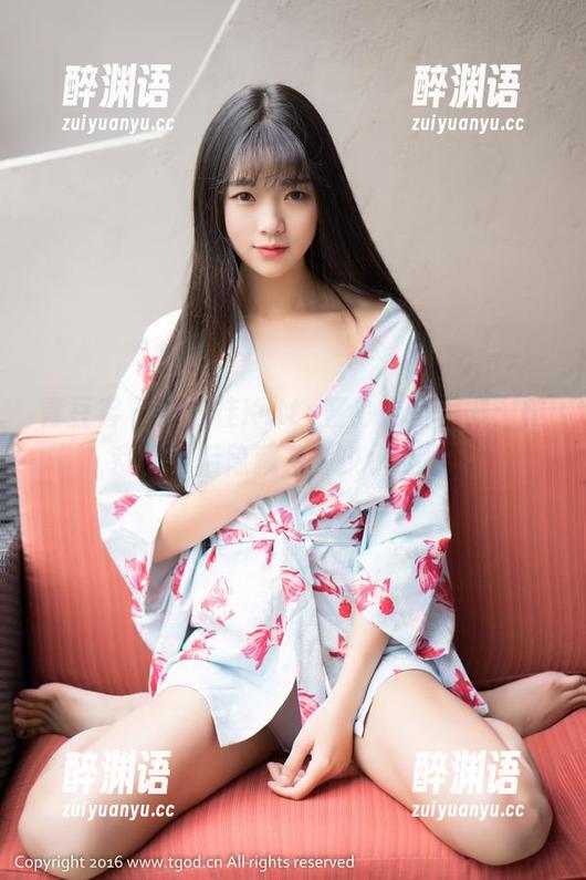 青豆客 - 施忆佳Kitty酱办公室图集：忙乱的背后隐藏着多少小心思？