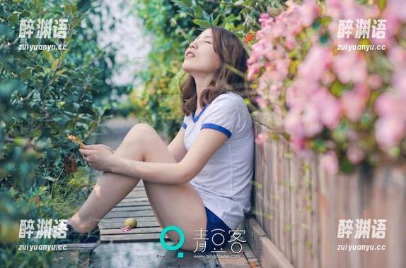 青豆客 - 程彤颜的灰丝定制图集：你能找到几个颜色相同的袜子吗？