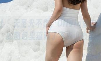 魅妍社 – 无圣光不伤，Olivia童安琪白裙的图包里蕴藏了不少小心思