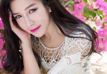 魅妍社 – 办公室里的丽Yovi，更新她的美图，日常都这么好看吗？