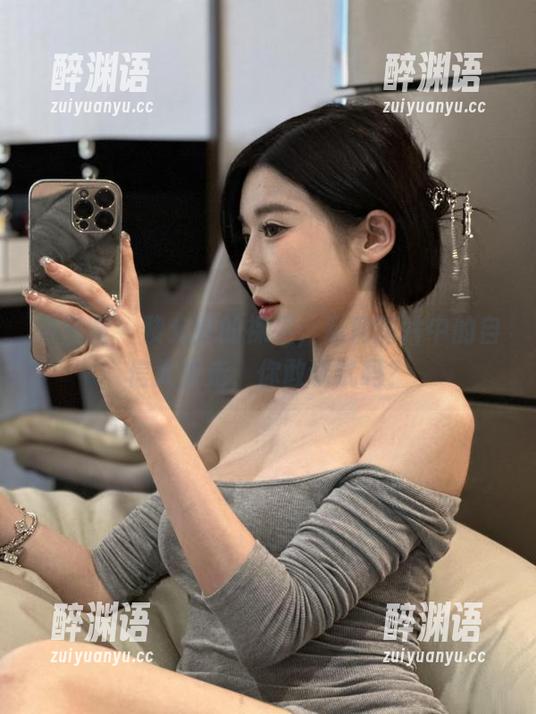 微密圈 - 黎允熙的裸足，私房图片中的自信大步走，你敢试试吗？