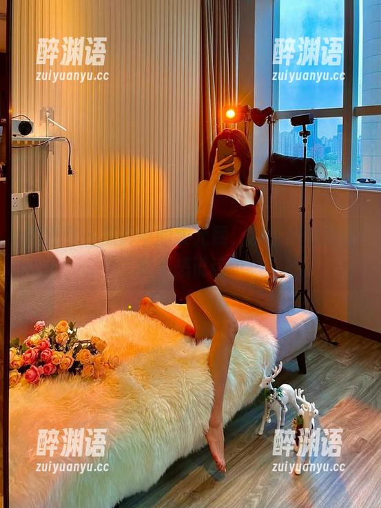 微密圈 - 照片中的黎允熙，灰色后妈裙让我不想说话…